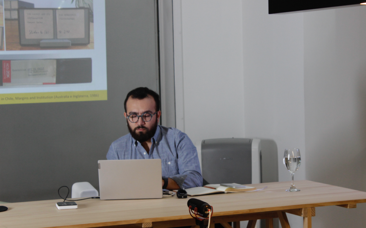 From the body to the archive. Photography, video and performance books in Chile (1973–1990)